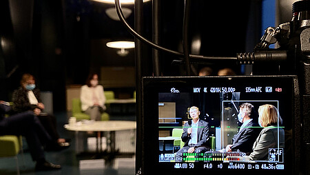 Einleitungsfoto - Backstage auf die Bühne