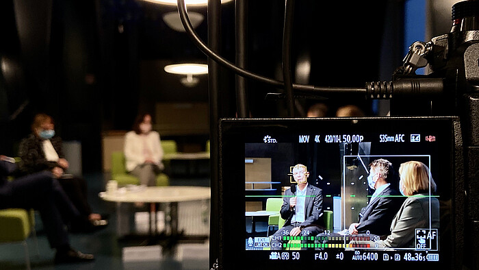 Einleitungsfoto - Backstage auf die Bühne