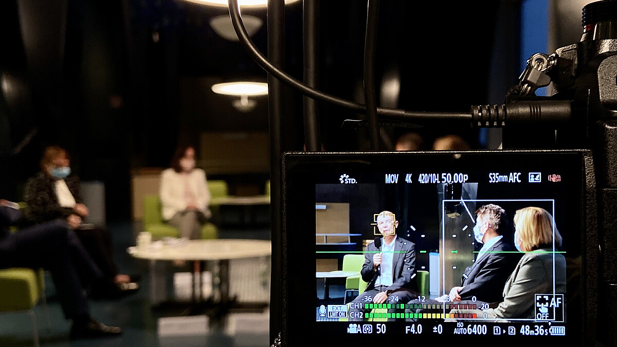 Einleitungsfoto - Backstage auf die Bühne